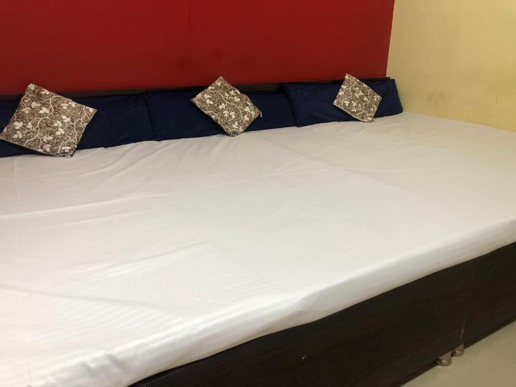New Yanti Guest House อุจเจน ภายนอก รูปภาพ