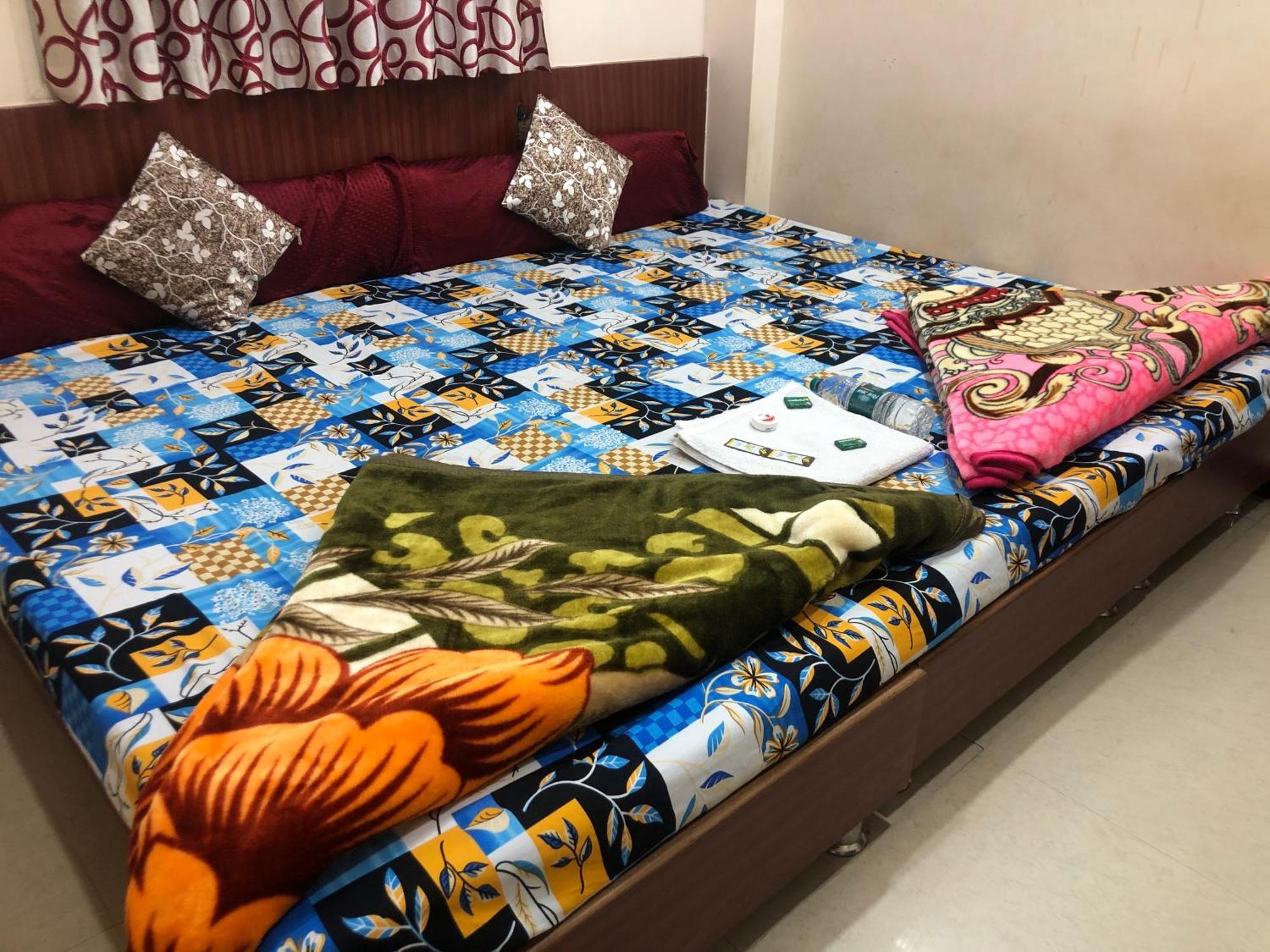New Yanti Guest House อุจเจน ภายนอก รูปภาพ