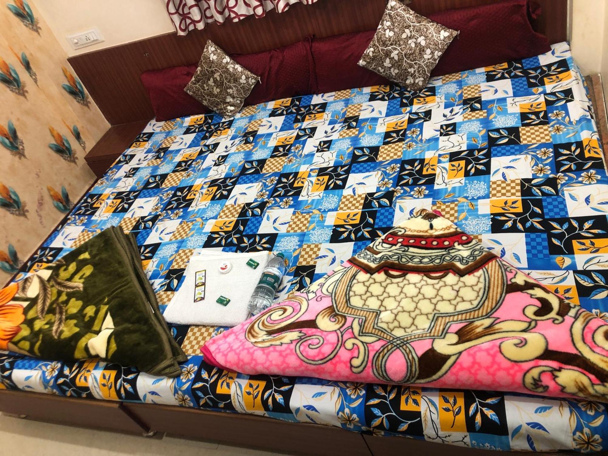 New Yanti Guest House อุจเจน ภายนอก รูปภาพ